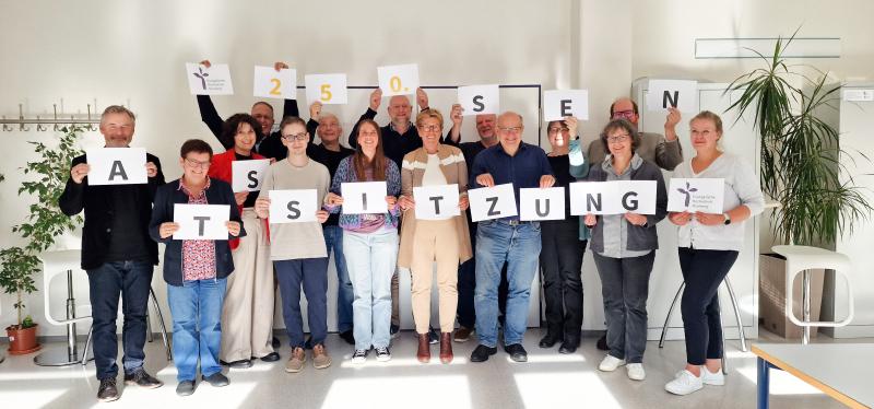 Die anwesenden Mitglieder der 250. Sitzung des Senats der EVHN Die anwesenden Mitglieder der 250. Sitzung des Senats der EVHN