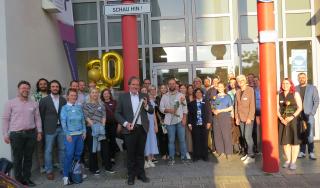 Gruppe von Absolventinnen und Absolventen des Masters