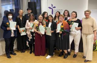 Gruppenbild Absolventinnen und Absolventen Bachelorstudiengang Gesundheits- und Pflegepädagogik